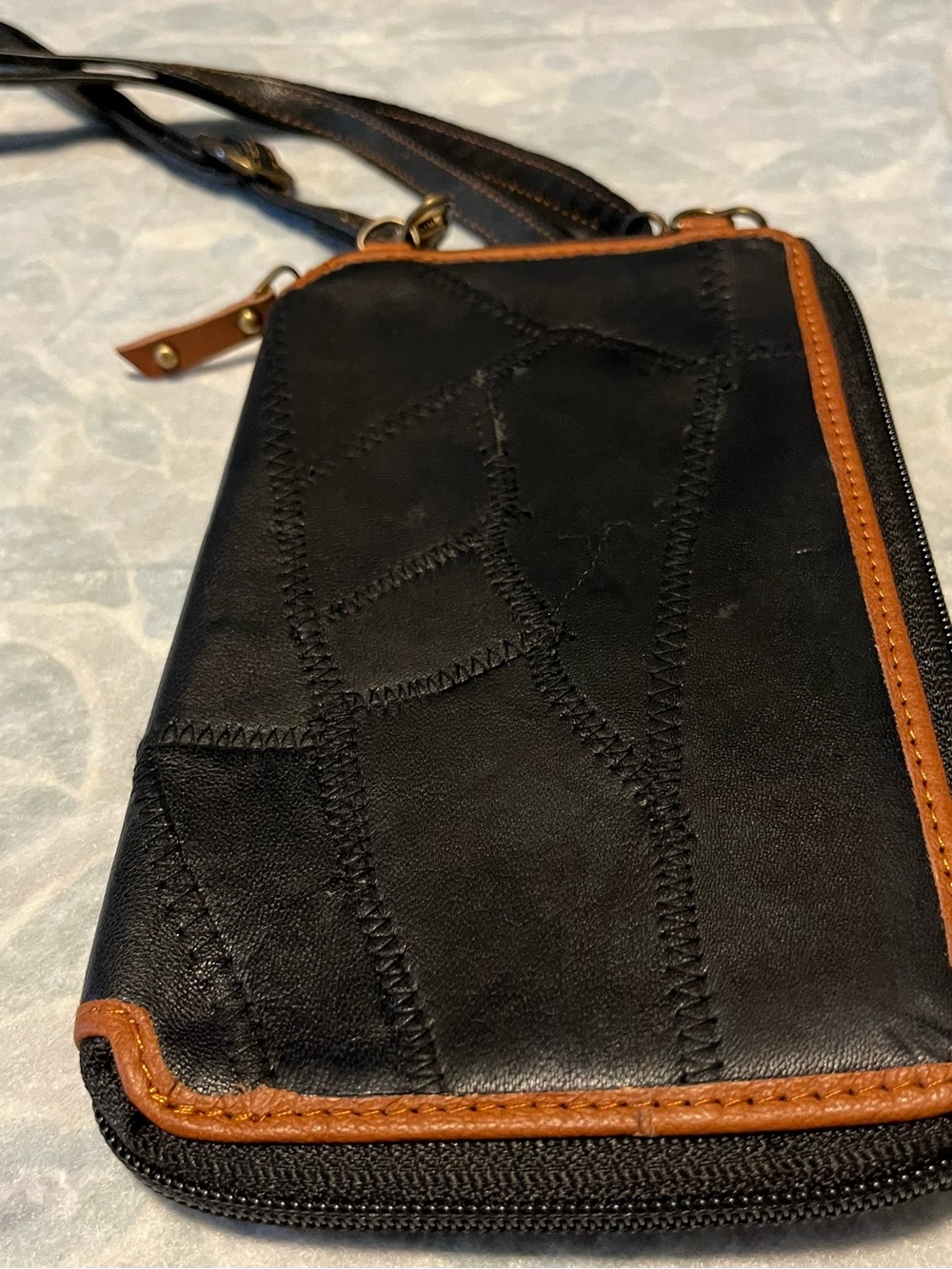 Vaan & Co Black &Brown Leather Patchwork Crossbody Wallet Camo Pocket Adj Strap